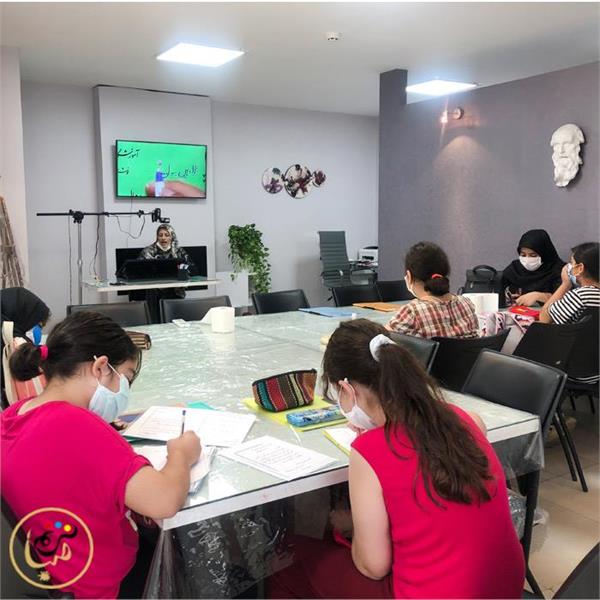 کلاس خوشنویسی کودکان