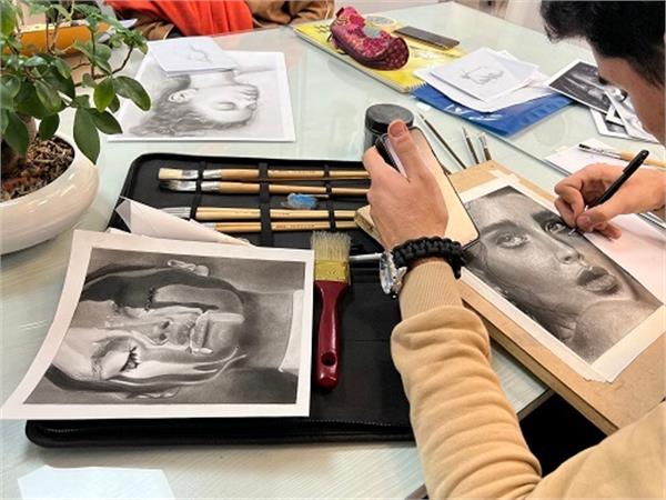 آموزش نقاشی سیاه قلم چهره