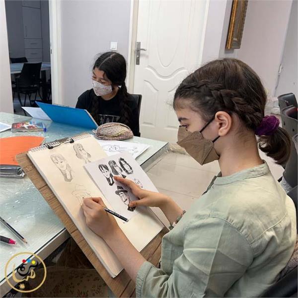 طراحی و سیاه قلم نوجوان